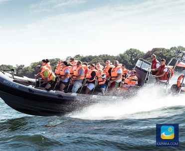 Podróż łodzią typu RIB to gwarancja niezapomnianych wrażeń oraz przyrost adrenaliny.