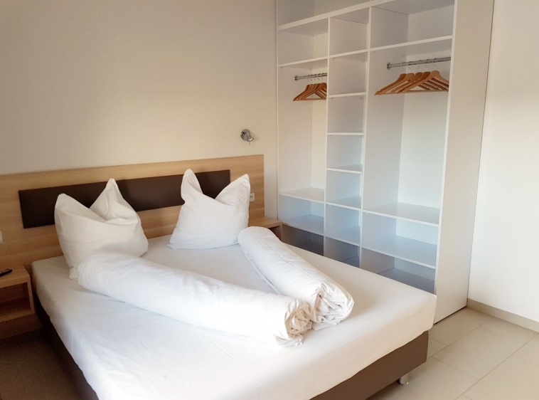 Apartamenty i pokoje gościnne IZBA U JĘDRUSIA Apartament nr 3 - nowy apartament na pierwszym piętrze dla od 2 do 4 osób z aneksem kuchennym.