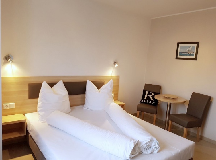 Apartamenty i pokoje gościnne IZBA U JĘDRUSIA Pokój nr 9 -  na drugim pietrze dla 2 osób, ewentualnie dla 2 osób z małym dzieckiem.