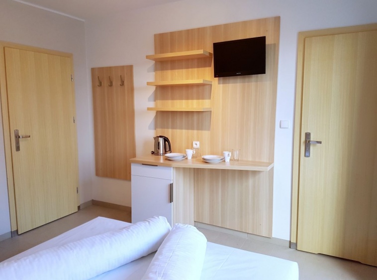 Apartamenty i pokoje gościnne IZBA U JĘDRUSIA Pokój nr 9 -  na drugim pietrze dla 2 osób, ewentualnie dla 2 osób z małym dzieckiem.