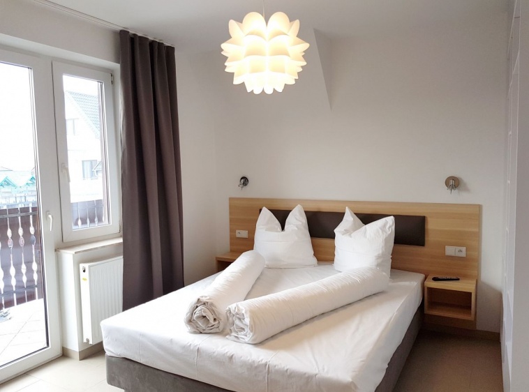 Apartamenty i pokoje gościnne IZBA U JĘDRUSIA Apartament nr 8 - nowy apartament na drugim piętrze dla od 2 do 4 osób z aneksem kuchennym