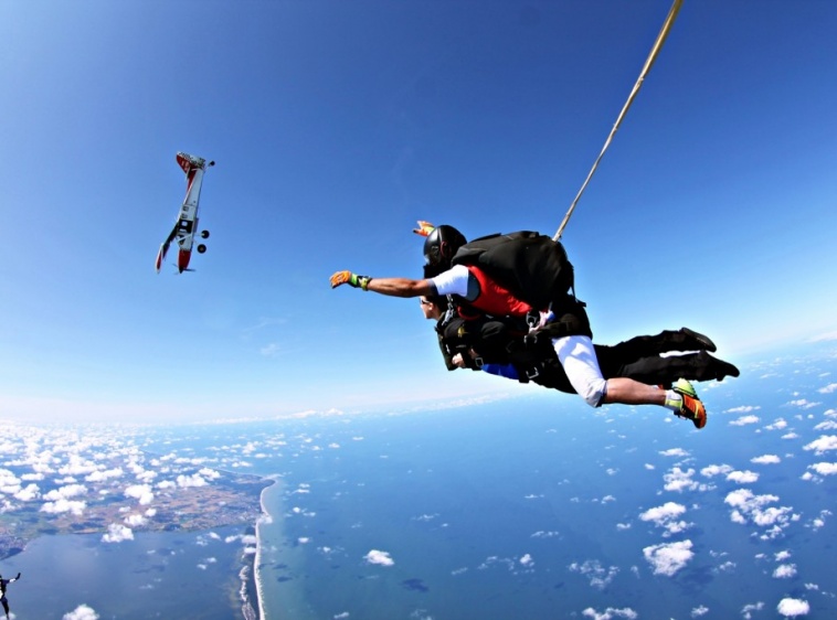 SKYDIVE HEL 