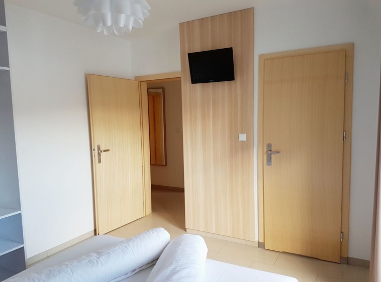 Apartamenty i pokoje gościnne IZBA U JĘDRUSIA Apartament nr 3 - nowy apartament na pierwszym piętrze dla od 2 do 4 osób z aneksem kuchennym.