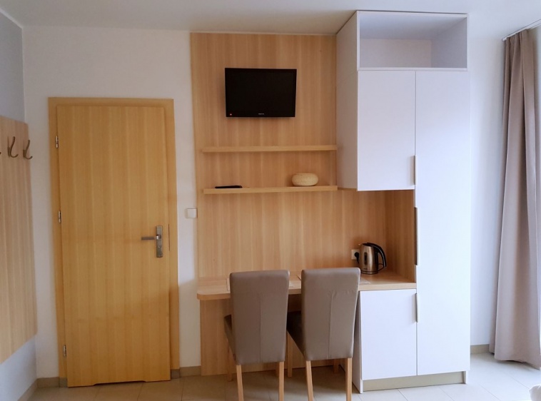 Apartamenty i pokoje gościnne IZBA U JĘDRUSIA Pokój nr 1-  na pierwszym piętrze dla 2 , 3 osób , lub pary z dwójką małych dzieci