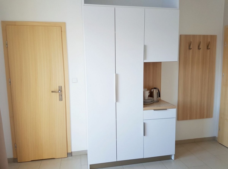 Apartamenty i pokoje gościnne IZBA U JĘDRUSIA Pokój nr 2 - na pierwszym piętrze, dla 2 osób , ewentualnie dla 2 osób z malutkim dzieckiem.