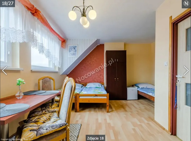 Pokoje Omega Pokój 4 osobowy z łazienką na piętrze drugim.