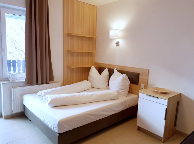 Apartamenty i pokoje gościnne IZBA U JĘDRUSIA Pokój nr 1-  na pierwszym piętrze dla 2 , 3 osób , lub pary z dwójką małych dzieci