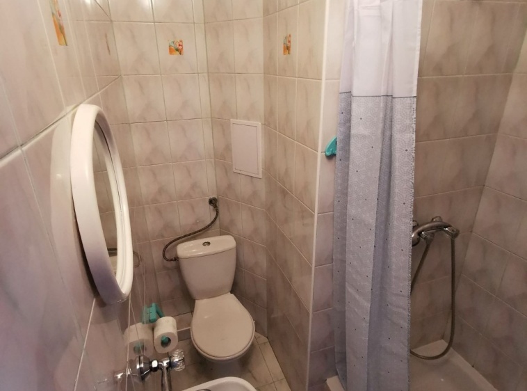 Pokoje Omega Druga wspólna łazienka na pierwszym piętrze do pokoi 2 i 3 osobowych.