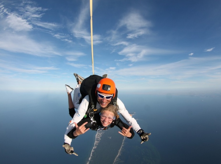 SKYDIVE HEL 