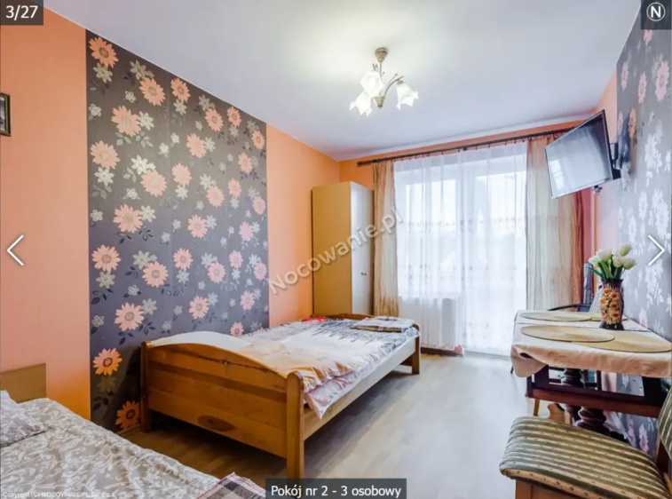 Pokoje Omega Pokój 3 osobowy z balkonem na pierwszym piętrze.