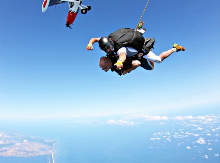 SKYDIVE HEL 