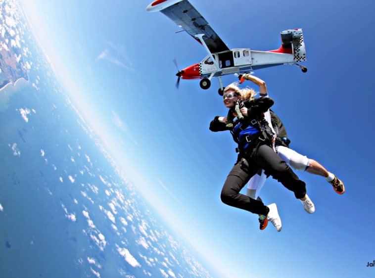 SKYDIVE HEL 