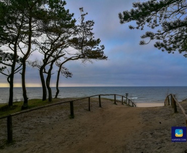 Wejście na plażę około 15 min spacerem od Karwi w stronę Ostrowa