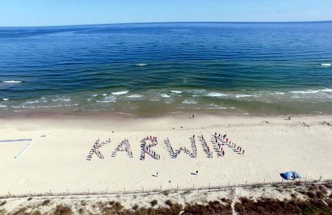 179 osób tworzy MEGA NAPIS